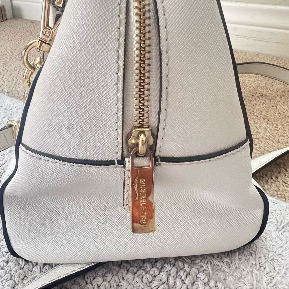 Micheal kors purse satchel - Picture 3 of 10